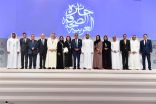 الشيخ مكتوم بن محمد يكرّم الفائزين بجائزة الصحافة العربية