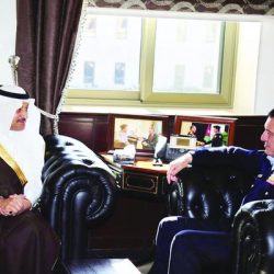 ملك البحرين يستقبل الزياني.. ويشيد بالنتائج الإيجابية لقمة المنامة