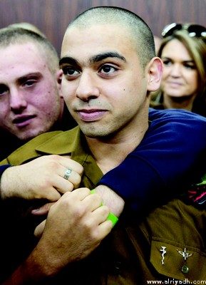 المحكمة  العسكرية  تدين الجندي الإسرائيلي  وهو يطلق النار على مهاجم فلسطيني مصاب،