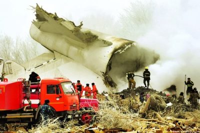 تحطم طائرة شحن فوق عدد من المساكن بالقرب من مطار بشكيك عاصمة قرغيزستان