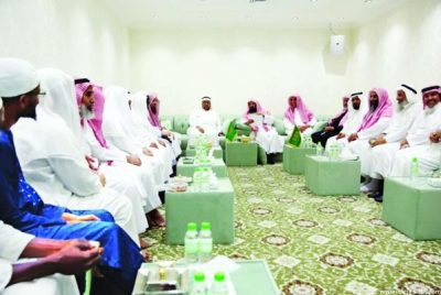 الرئيس العام لشؤون المسجد الحرام والمسجد النبوي يستقبل نخبة من أهل الصف الأول من المصلين بالمسجد النبوي الملازمين له