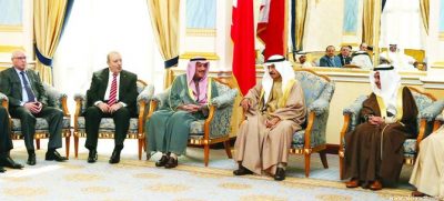 الأمير خليفة بن سلمان يستقبل سفير السعودية