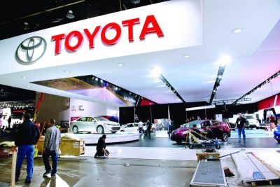 تستدعي تويوتا نصف مليون سيارة في أميركا بسبب «تاكاتا»