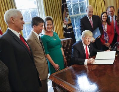 الرئيس الأمريكي يرفع قيود «دود – فرانك» عن القطاع المصرفي