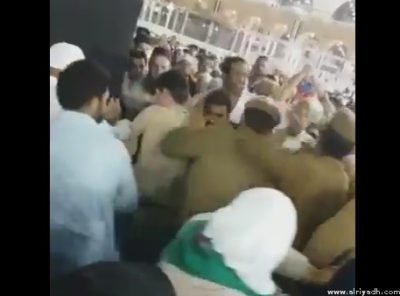 مواطن سعودي حاول إحراق نفسه بجوار الكعبة المشرفة