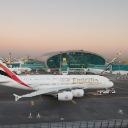 طيران الإمارات والاتحاد والقطرية تستأنف نقل ركاب شملهم حظر أميركي