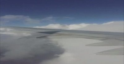 حالة رعب لركاب طائرة سعودية دخلت مطباً هوائياً