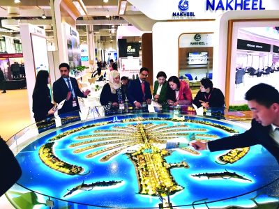 «نخلة الجميرا» تجذب الأنظار في شنغهاي