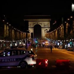 في اعتداء باريس مقتل شرطي فرنسي وإصابة آخر