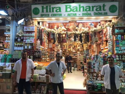 هيرا  بهارات  الذي يشتهر بالجودة والفخامة.لبيع البهارات و الحلويات