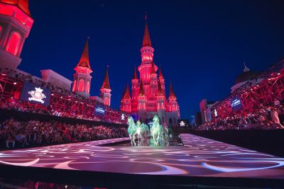 منتجع أرض الأساطير في أنطاليا ينظم عرض “دوسو دوسي” للأزياء