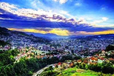 عروس البلقان  يقصده السياح من جميع أنحاء العالم