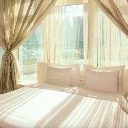 ذياب بن محمد بن زايد آل نهيان يزور جناح تسليح