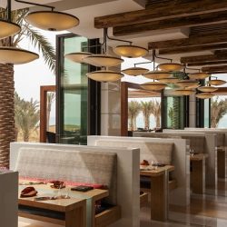 جلسات الشاي الكلاسيكية في ردهة كريستال بفندق ريكسوس بريميوم دبي