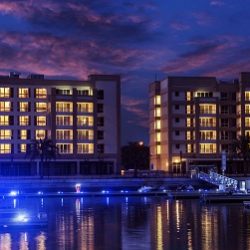 فندق سانت ريجيس أبوظبي يطلق العشاء فوق أعلى مهبط لطائرات الهليكوبتر  في الشرق الاوسط