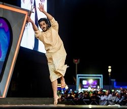 الشيخ عامر التوم في دبي لقضاء ليلة راس السنة
