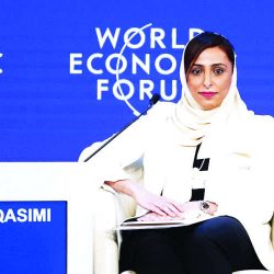 وزير العمل السعودية  يصدر قرارا بقصر العمل على السعوديين والسعوديات لـ 12 نشاطا ومهنة