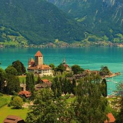 سالونيك مدينة تتميز بمقومات الجذب السياحي وتُعد مدينة تجارية مزدهرة