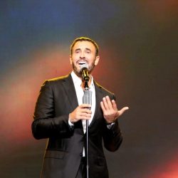 الفنان المغربي سعد لمجرد يغني بالفرنسية للمرة الأولى