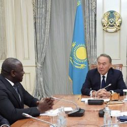 حجاج مغاربة يعتصمون ويرفضون النزول من الطائرة