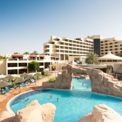 82% من سكان الإمارات لا يستغنون عن الجوال