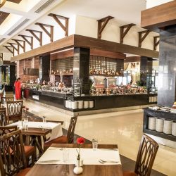 رحلة خيالية في عالم الأطباق الطازجة  حصرياً في مطعم “التنور ” كراون بلازا دبي