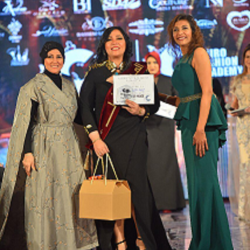 ماراثون الهجن يجدد تقاليد السباقات المحلية في المرموم