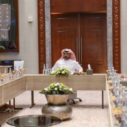 الشيخ خليفة بن زايد ومحمد بن راشد ومحمد بن زايد والحكام يعزون خادم الحرمين في وفاة جهير بنت سعود