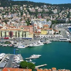 برج إيفل يحتفل بالذكرى الـ130 لتأسيسه اليوم