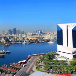 زكي نسيبه يلتقي وزيرة خارجية النرويج ويهديها “سجادة السلام”