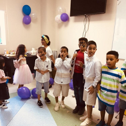 الشيخ محمـد بـن زايـد يستقبـل الـمهنئين بعيد الفطر المبارك