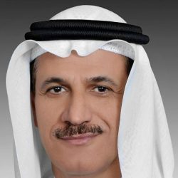 الشيخ محمد بن زايد يستقبل رائدي الفضاء الإماراتيين لدى وصولهما أرض الوطن