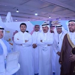 سائحون يستمتعون بقضاء أوقاتٍ ممتعة في السياحة والتسوّق في المغرب