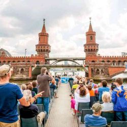 السعودية تستقبل 790 مواطناً ومواطنة عبر جسر الملك فهد من البحرين