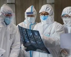 الشيخ محمد بن زايد يأمر بفتح 13 مركزا إضافيا لفحص “كورونا” في الإمارات