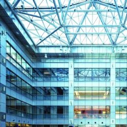 المراكز التجارية في الشارقة تفتح أبوابها للمتسوقين وسط إقبال لافت