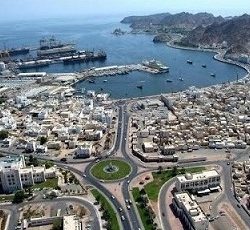 كلية الإمارات للتكنولوجيا تقدم منحتي “رواد المستقبل” و “التسامح”