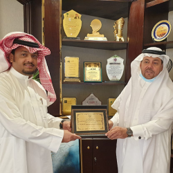 انعم بالرفاهية في جناح فخم بغرفة نوم واحدة واحصل على رحلة طيران مجانية بطائرة  الجايروكبتر أو تجربة التحليق بالمظلّة التي تعمل بالطاقة فوق رأس الخيمة