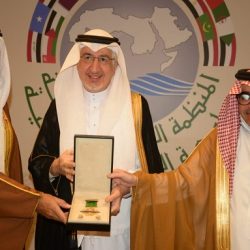 وزير الصناعة والتجارة والسياحة بمملكة البحرين يزور مقر المنظمة العربية للسياحة بجدة