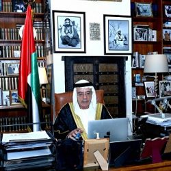 وزير الصناعة والتجارة والسياحة بمملكة البحرين و رئيس المنظمة العربية للسياحة يكرمان عدد من الشخصيات