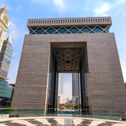 رئيس الوزراء البريطاني يشيد بجهود التغلب على فيروس كورونا في بلاده