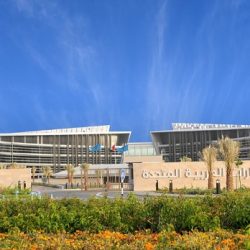 الشيخ خليفة بن زايد ومحمد بن راشد ومحمد بن زايد يعزون الملكة إليزابيث الثانية في وفاة الأمير فيليب