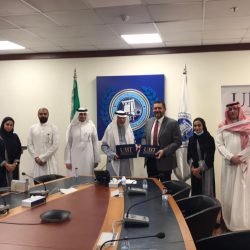 الإمارات وسلطنة عمان تبحثان آلية تسهيل عبور المسافرين بين المنافذ البرية