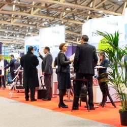 الإمارات تسمح بعودة أصحاب الإقامات السارية الحاصلين على اللقاح