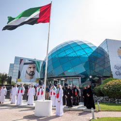 الشيخ محمد بن راشد يرفع علم الإمارات في ساحة الوصل بـإكسبو 2020 دبي احتفاء بيوم العلم