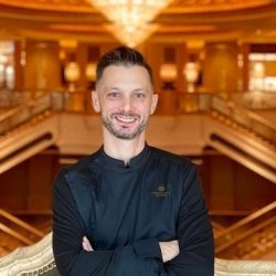 الشيخ منصور بن محمد: دبي تعزّز مكانتها عاصمة عالمية لليخوت الفاخرة والسياحة البحرية