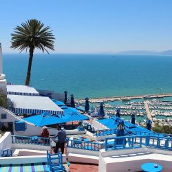 دولة الإمارات تخفف قيود «كورونا» اعتباراً من اليوم