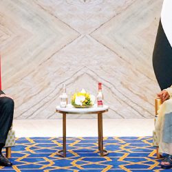 الأمير خالد الفيصل يكرم شركة السابقون الدولية