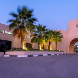 الشيخ محمد بن راشد يلتقي رئيس وزراء موزمبيق في جناح بلاده في إكسبو 2020 دبي