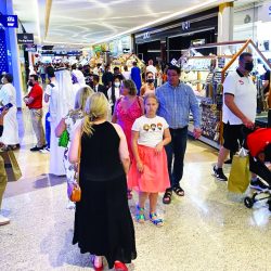 الشيخ محمد بن راشد ومحمد بن زايد يستقبلان الحكام وأولياء العهود ويتبادلان معهم التهاني بعيد الفطر